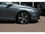 Volvo V40 2.0 D2 Inscription R-Design / Camera / Leder&Alcantara / Keyless / 17'' / Dodehoek / Getint glas / Stoelverwarming / Cruise Control