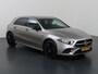 Mercedes-Benz A-klasse 250 e Business Solution AMG Limited | Night | Widescreen | 19" multispaaks velgen (hoogglans zwart) | Achteruitrijcamera | Stoelverwarming |