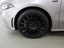 Mercedes-Benz A-klasse 250 e Business Solution AMG Limited | Night | Widescreen | 19" multispaaks velgen (hoogglans zwart) | Achteruitrijcamera | Stoelverwarming |