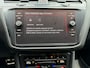 Volkswagen Tiguan Allspace 2.0 TSI R-Line Edition - 7p 4Motion Pano ACC Trekhaak Achter Stoel verwarming