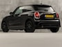 MINI Cooper 3-deurs 1.5 Classic Automaat 136Pk (VIRTUAL COCKPIT, DEALER ONDERHOUDEN, APPLE CARPLAY, GROOT NAVI, UNION JACK ACHTERLICHTEN, CAMERA, SPORTSTOELEN, GETINT GLAS, LEDER, CRUISE, NIEUWSTAAT)