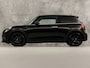 MINI Cooper 3-deurs 1.5 Classic Automaat 136Pk (VIRTUAL COCKPIT, DEALER ONDERHOUDEN, APPLE CARPLAY, GROOT NAVI, UNION JACK ACHTERLICHTEN, CAMERA, SPORTSTOELEN, GETINT GLAS, LEDER, CRUISE, NIEUWSTAAT)