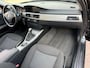 BMW 3-Serie 320i Business Line automaat / kleur: zwart / NAP met 198761 km.en APK tot 08/2027 / Climate / Sportvelgen / Cruise/etc