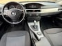 BMW 3-Serie 320i Business Line automaat / kleur: zwart / NAP met 198761 km.en APK tot 08/2027 / Climate / Sportvelgen / Cruise/etc