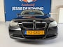 BMW 3-Serie 320i Business Line automaat / kleur: zwart / NAP met 198761 km.en APK tot 08/2027 / Climate / Sportvelgen / Cruise/etc
