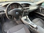 BMW 3-Serie 320i Business Line automaat / kleur: zwart / NAP met 198761 km.en APK tot 08/2027 / Climate / Sportvelgen / Cruise/etc