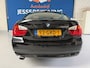 BMW 3-Serie 320i Business Line automaat / kleur: zwart / NAP met 198761 km.en APK tot 08/2027 / Climate / Sportvelgen / Cruise/etc