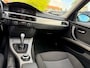 BMW 3-Serie 320i Business Line automaat / kleur: zwart / NAP met 198761 km.en APK tot 08/2027 / Climate / Sportvelgen / Cruise/etc
