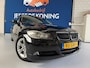 BMW 3-Serie 320i Business Line automaat / kleur: zwart / NAP met 198761 km.en APK tot 08/2027 / Climate / Sportvelgen / Cruise/etc
