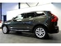 Volvo XC60 2.0 T8 AWD 335kW/456pk Aut8 Plug-in hybrid Inscription Long Range PANORAMADAK + PILOT ASSIST + HARMAN/KARDON + EL.TREKHAAK + 360 CAMERA + SPORTSTOELEN + BLIS + ADAPT.CRUISE + STOEL-&STUURVERWARMING + PARKSENSOREN V&A + 18" LM-VELGEN!!