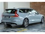 Volvo V60 2.0 T8 Plug-in hybrid AWD Plus Dark | 360º Visual Park Camera | Semi-Elektrische Trekhaak | Stoelverwarming Voor + Achter | Harman Kardon Premium Audio | Google Infotainment |