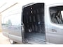 Mercedes-Benz Sprinter 319 CDI | AUT. | L4 H2 | PRO | Trekhaak | Distronic Plus | LM Velgen | LED koplampen | Navigatie | Parkeercamera | Apple Carplay/Android Auto | 3-zits | Airco | Cruise Control | Certified