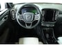 Volvo EX40 Single Motor Extended Range Ultra Europa 82 kWh | 20" Lichtmetalen Velgen | Extra Getint Glas Achter | Schuif/Kantel-Panoramadak | Elektrisch Verstelbare Voorstoelen | 360º Visual Park Camera |