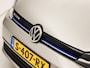 Volkswagen Golf 1.5 TSI Sportline (APPLE CARPLAY, GROOT NAVI, CLIMATE, LED KOPLAMPEN, STOELVERWARMING, SPORTSTOELEN, GETINT GLAS, LM VELGEN, ADAPTIVE CRUISE, PARKEERSENSOREN, NIEUWSTAAT)