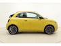 Fiat 500 1.0 Hybrid La Prima Cabrio | DEMO | Navigatie | JBL Audio | Achteruitrijcamera | Climate control | Full LED Koplampen | Stoelverwarming | 17" Lichtmetalen velgen