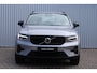 Volvo XC40 2.0 B4 Plus Dark | Achteruitrijcamera | Adaptieve Cruise Control | Semi elektrische trekhaak | Stoelverwarming voorzijde | Harman/Kardon audio | Elektrische bedienbare stoelen | Bestuurdersstoel met geheugenfunctie