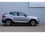 Volvo XC40 2.0 B4 Plus Dark | Achteruitrijcamera | Adaptieve Cruise Control | Semi elektrische trekhaak | Stoelverwarming voorzijde | Harman/Kardon audio | Elektrische bedienbare stoelen | Bestuurdersstoel met geheugenfunctie