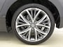 Toyota Yaris 1.5 Hybrid Executive | Dealer Onderhouden | Lichte kleur half lederen bekleding | Dodehoek detectie | Head-Up Display | Stoel+stuurverwarming | Parkeersensoren voor+achter | Navigatie | Cruise Control Adaptive |