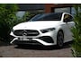 Mercedes-Benz A-klasse 250 4MATIC AMG Line Panoramadak Ambient Widescreen HeadUp AMG Pakket Keyless Memory Facelift