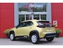 Toyota Yaris Cross 1.5 Hybrid Dynamic | KEYLESS ENTRY / START | VOORSTOELEN VERWARMD | STUUR VERWARMING | HEAD-UP DISPLAY | LED KOPLAMPEN | ADAPTIVE CRUISE CONTROL | LANE ASIST |  ELEKTRISCH BEDIENBARE ACHTERKLEP | DRAADLOOS APPLE CARPLAY | ANDROID AUTO |  ACHTERUITRIJCAMERA | DRAADLOZE TELEFOONLADER | VOORRUIT VERWARMING | 16" LICHTMETALEN VELGEN |