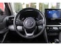 Toyota Yaris Cross 1.5 Hybrid Dynamic | KEYLESS ENTRY / START | VOORSTOELEN VERWARMD | STUUR VERWARMING | HEAD-UP DISPLAY | LED KOPLAMPEN | ADAPTIVE CRUISE CONTROL | LANE ASIST |  ELEKTRISCH BEDIENBARE ACHTERKLEP | DRAADLOOS APPLE CARPLAY | ANDROID AUTO |  ACHTERUITRIJCAMERA | DRAADLOZE TELEFOONLADER | VOORRUIT VERWARMING | 16" LICHTMETALEN VELGEN |
