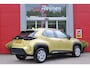 Toyota Yaris Cross 1.5 Hybrid Dynamic | KEYLESS ENTRY / START | VOORSTOELEN VERWARMD | STUUR VERWARMING | HEAD-UP DISPLAY | LED KOPLAMPEN | ADAPTIVE CRUISE CONTROL | LANE ASIST |  ELEKTRISCH BEDIENBARE ACHTERKLEP | DRAADLOOS APPLE CARPLAY | ANDROID AUTO |  ACHTERUITRIJCAMERA | DRAADLOZE TELEFOONLADER | VOORRUIT VERWARMING | 16" LICHTMETALEN VELGEN |