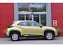 Toyota Yaris Cross 1.5 Hybrid Dynamic | KEYLESS ENTRY / START | VOORSTOELEN VERWARMD | STUUR VERWARMING | HEAD-UP DISPLAY | LED KOPLAMPEN | ADAPTIVE CRUISE CONTROL | LANE ASIST |  ELEKTRISCH BEDIENBARE ACHTERKLEP | DRAADLOOS APPLE CARPLAY | ANDROID AUTO |  ACHTERUITRIJCAMERA | DRAADLOZE TELEFOONLADER | VOORRUIT VERWARMING | 16" LICHTMETALEN VELGEN |