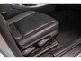 BMW 3-Serie 330i | Stoelverwarming | Schuifdak | PDC | Cruise control | Climate control | Navigatie Professional | Bluetooth | HiFi audio | 18 inch | M-sport bumpers | Spiegelpakket