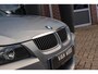 BMW 3-Serie 330i | Stoelverwarming | Schuifdak | PDC | Cruise control | Climate control | Navigatie Professional | Bluetooth | HiFi audio | 18 inch | M-sport bumpers | Spiegelpakket