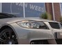 BMW 3-Serie 330i | Stoelverwarming | Schuifdak | PDC | Cruise control | Climate control | Navigatie Professional | Bluetooth | HiFi audio | 18 inch | M-sport bumpers | Spiegelpakket