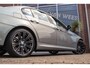 BMW 3-Serie 330i | Stoelverwarming | Schuifdak | PDC | Cruise control | Climate control | Navigatie Professional | Bluetooth | HiFi audio | 18 inch | M-sport bumpers | Spiegelpakket