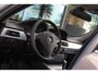 BMW 3-Serie 330i | Stoelverwarming | Schuifdak | PDC | Cruise control | Climate control | Navigatie Professional | Bluetooth | HiFi audio | 18 inch | M-sport bumpers | Spiegelpakket