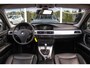 BMW 3-Serie 330i | Stoelverwarming | Schuifdak | PDC | Cruise control | Climate control | Navigatie Professional | Bluetooth | HiFi audio | 18 inch | M-sport bumpers | Spiegelpakket