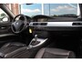 BMW 3-Serie 330i | Stoelverwarming | Schuifdak | PDC | Cruise control | Climate control | Navigatie Professional | Bluetooth | HiFi audio | 18 inch | M-sport bumpers | Spiegelpakket