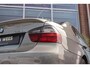 BMW 3-Serie 330i | Stoelverwarming | Schuifdak | PDC | Cruise control | Climate control | Navigatie Professional | Bluetooth | HiFi audio | 18 inch | M-sport bumpers | Spiegelpakket