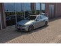 BMW 3-Serie 330i | Stoelverwarming | Schuifdak | PDC | Cruise control | Climate control | Navigatie Professional | Bluetooth | HiFi audio | 18 inch | M-sport bumpers | Spiegelpakket
