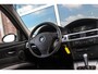 BMW 3-Serie 330i | Stoelverwarming | Schuifdak | PDC | Cruise control | Climate control | Navigatie Professional | Bluetooth | HiFi audio | 18 inch | M-sport bumpers | Spiegelpakket