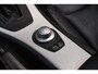 BMW 3-Serie 330i | Stoelverwarming | Schuifdak | PDC | Cruise control | Climate control | Navigatie Professional | Bluetooth | HiFi audio | 18 inch | M-sport bumpers | Spiegelpakket