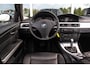 BMW 3-Serie 330i | Stoelverwarming | Schuifdak | PDC | Cruise control | Climate control | Navigatie Professional | Bluetooth | HiFi audio | 18 inch | M-sport bumpers | Spiegelpakket