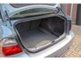 BMW 3-Serie 330i | Stoelverwarming | Schuifdak | PDC | Cruise control | Climate control | Navigatie Professional | Bluetooth | HiFi audio | 18 inch | M-sport bumpers | Spiegelpakket