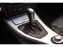 BMW 3-Serie 330i | Stoelverwarming | Schuifdak | PDC | Cruise control | Climate control | Navigatie Professional | Bluetooth | HiFi audio | 18 inch | M-sport bumpers | Spiegelpakket