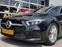 Mercedes-Benz A-klasse 180 Black Edition I Navigatie I Virtual Cockpit I Sport pakket I 1/2 Leer I LED I PDC I Dealer onderhouden