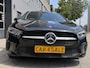 Mercedes-Benz A-klasse 180 Black Edition I Navigatie I Virtual Cockpit I Sport pakket I 1/2 Leer I LED I PDC I Dealer onderhouden