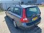 Volvo V70 2.5T Kinetic 200pk 2e eig. Clima Cruise PDC Trekhaak 1600kg.