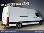 Mercedes-Benz Sprinter 317 CDI 170pk L3H2 Euro6 Airco | 360 Graden Camera | Navigatie | Apple Carplay | Chauffeursstoel Cruisecontrol, Android Auto, Stoelverwarming, 270 Graden Achterdeuren, Parkeersensoren, Bijrijdersbank