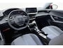 Peugeot 2008 1.2 PureTech Allure Pack Dealer Onderhouden l 1e Eigenaar! l Climate Control l Apple Carplay & Android Auto l Camera l Navigatie Full-Map l DAB l Bluetooth l Lichtmetalen Velgen l PDC l LED l