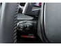Peugeot 2008 1.2 PureTech Allure Pack Dealer Onderhouden l 1e Eigenaar! l Climate Control l Apple Carplay & Android Auto l Camera l Navigatie Full-Map l DAB l Bluetooth l Lichtmetalen Velgen l PDC l LED l