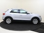 Volkswagen T-Roc 1.5 TSI Style Business | Achteruitrijcamera | Elektrische kofferklep | Adaptieve cruise control | Navigatie | Lane assist | Airco | Carplay|