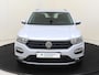 Volkswagen T-Roc 1.5 TSI Style Business | Achteruitrijcamera | Elektrische kofferklep | Adaptieve cruise control | Navigatie | Lane assist | Airco | Carplay|