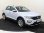 Volkswagen T-Roc 1.5 TSI Style Business | Achteruitrijcamera | Elektrische kofferklep | Adaptieve cruise control | Navigatie | Lane assist | Airco | Carplay|